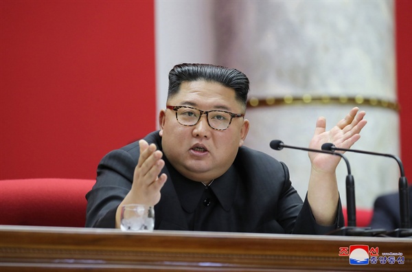 김정은 북한 국무위원장이 2019년 12월 31일 노동당 중앙위원회 본부청사에서 제7기 제5차 전원회의를 지도했다고 1일 조선중앙통신이 보도했다