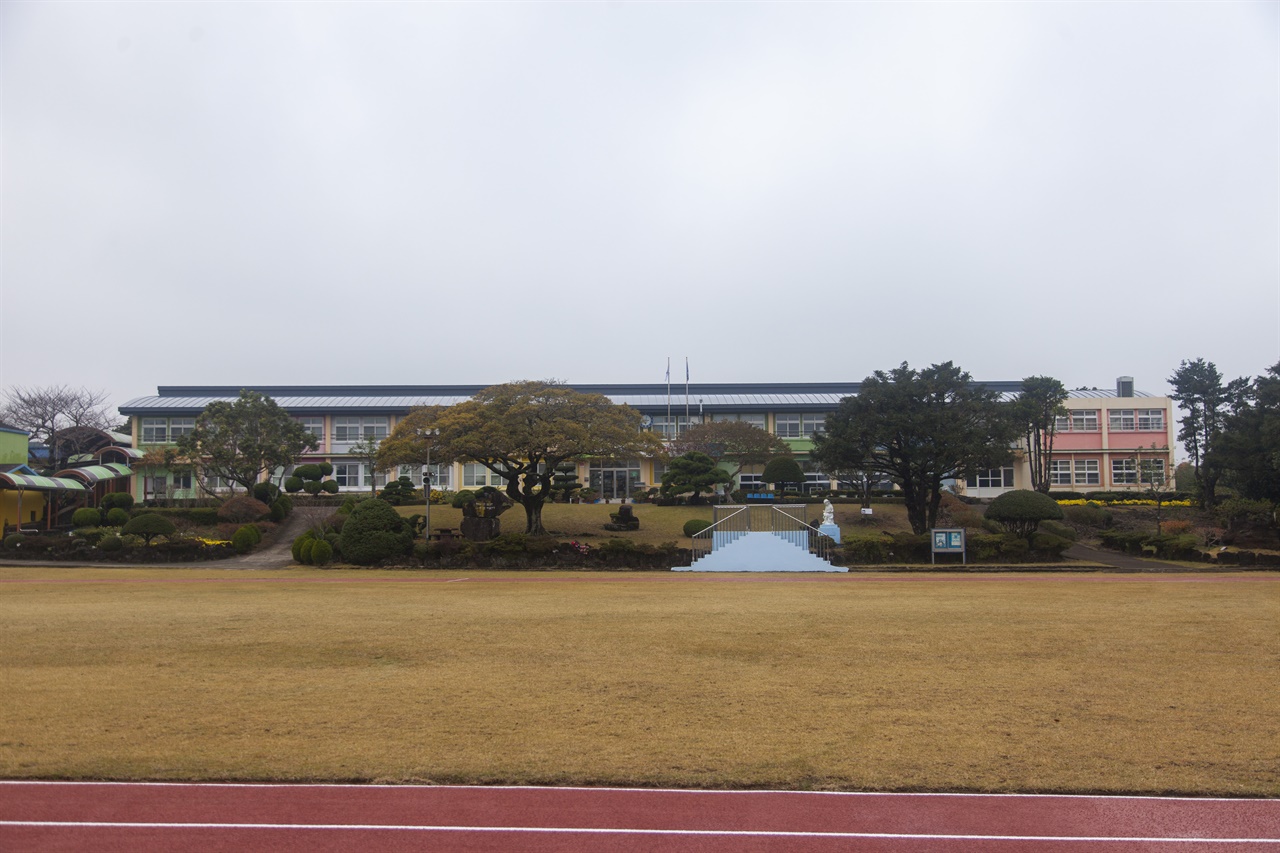 성산읍 수산리에 위치한 수산초등학교