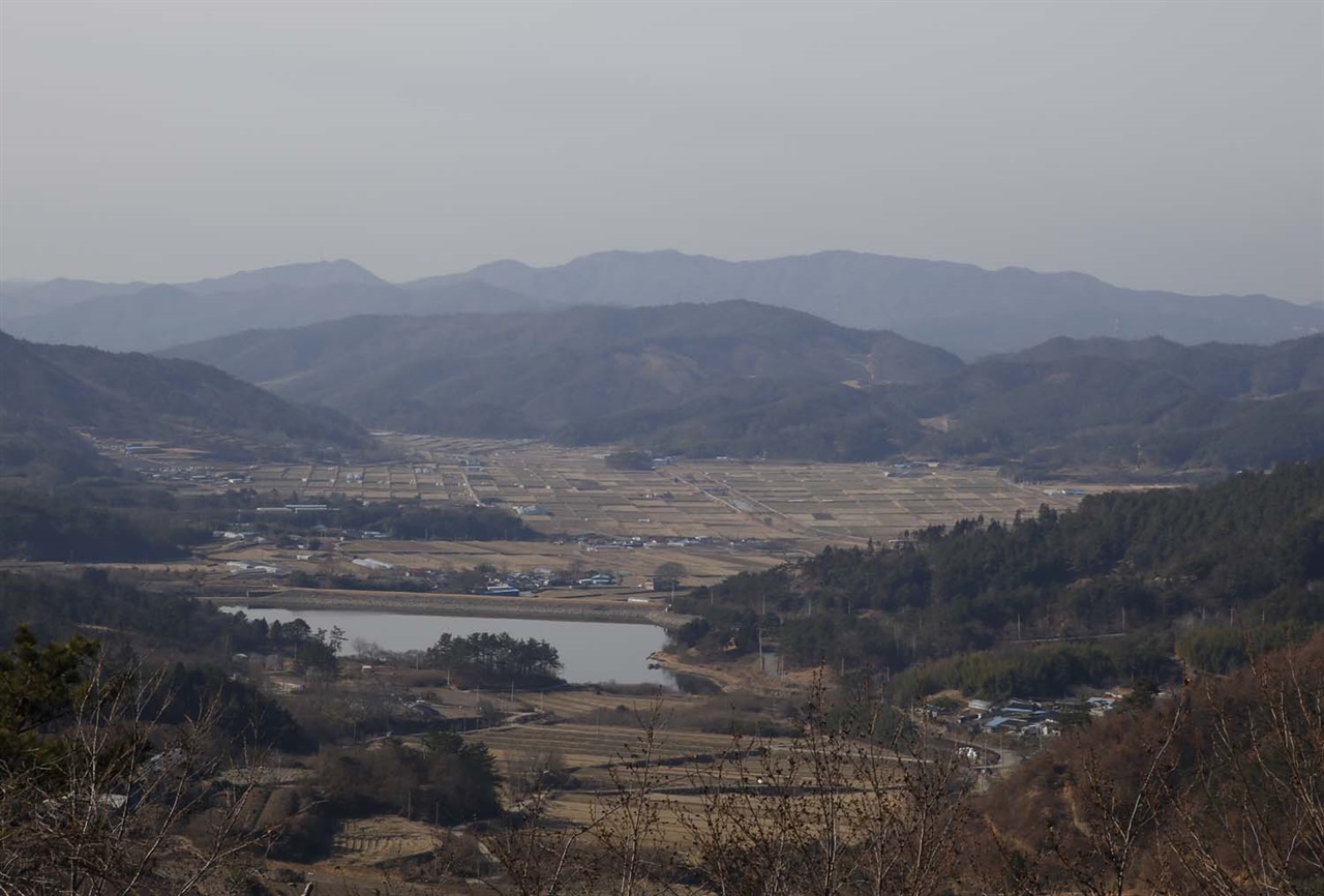  지난 5일 주릿재에서 내려다 본 보성 율어. 율어는 소설 태백산맥에서 '해방구'로 그려졌다.