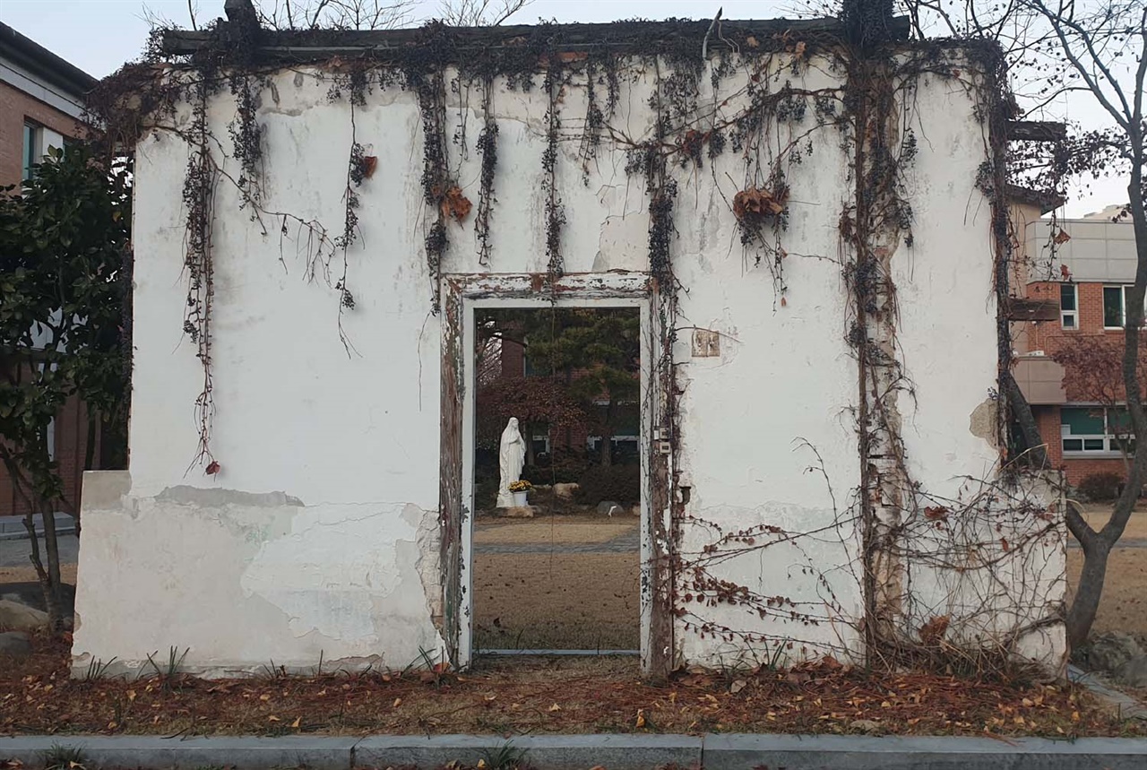  광주 광천동성당에 있는 들불야학의 흔적. 들불야학은 80년 광주민주화운동을 이끌었던 윤상원과 박관현 열사가 활동했던 노동야학이다. 