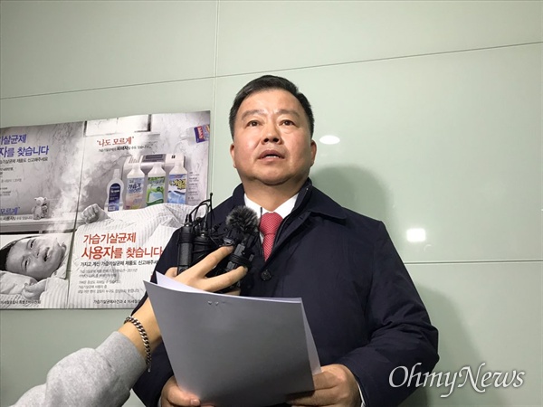 김기수 특조위원이 포스트타워 17층에서 기자들을 대상으로 브리핑을 열었다. 그는 마무리하면서 "질문은 받지 않겠다"고 선언했다. 