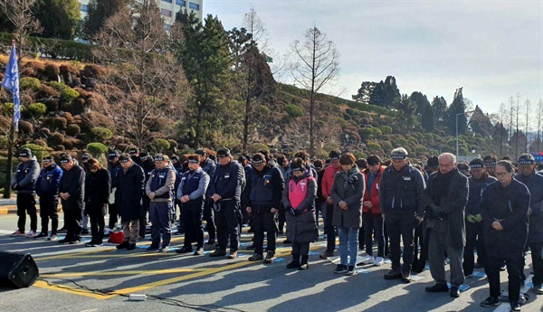 9일 창원 두산중공업 정문 앞에서 열린 '배달호 열사 추모제'.