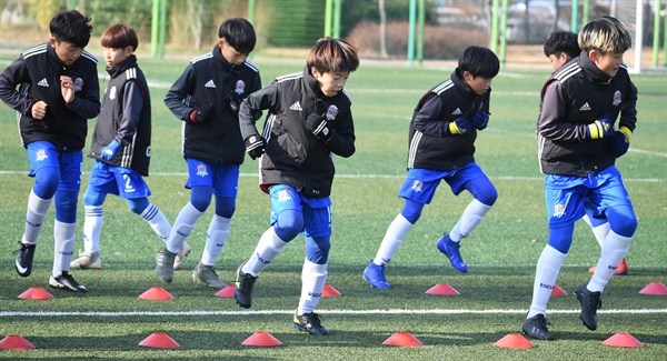 9일 거창군 스포츠파크내 축구 경기장의 '축구 꿈나무 전지훈련'.