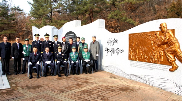  9일 함안군 대산면 구혜리에서 열린 ‘경찰승전탑’ 제막식.