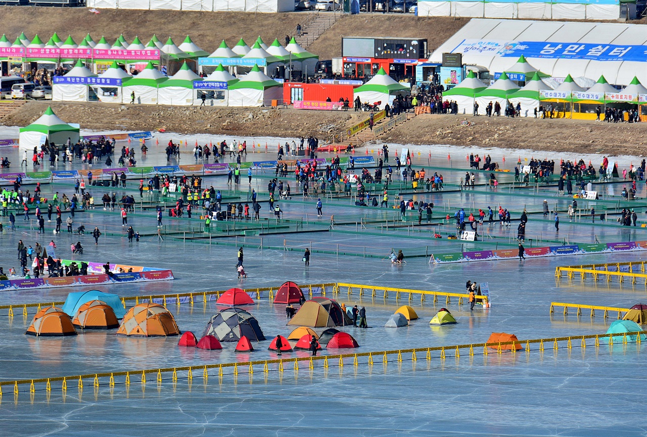 올해 20회째를 맞는 인제 빙어축제는 물고기를 테마로 한 모든 축제의 원조에 해당하는 축제다. 