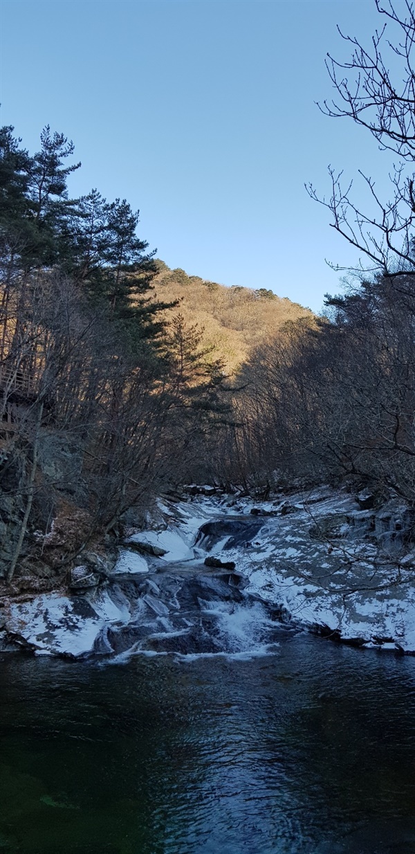 비파담   선녀들이 구름을 타고 내려와 비파를 뜯었다는 곳이다.