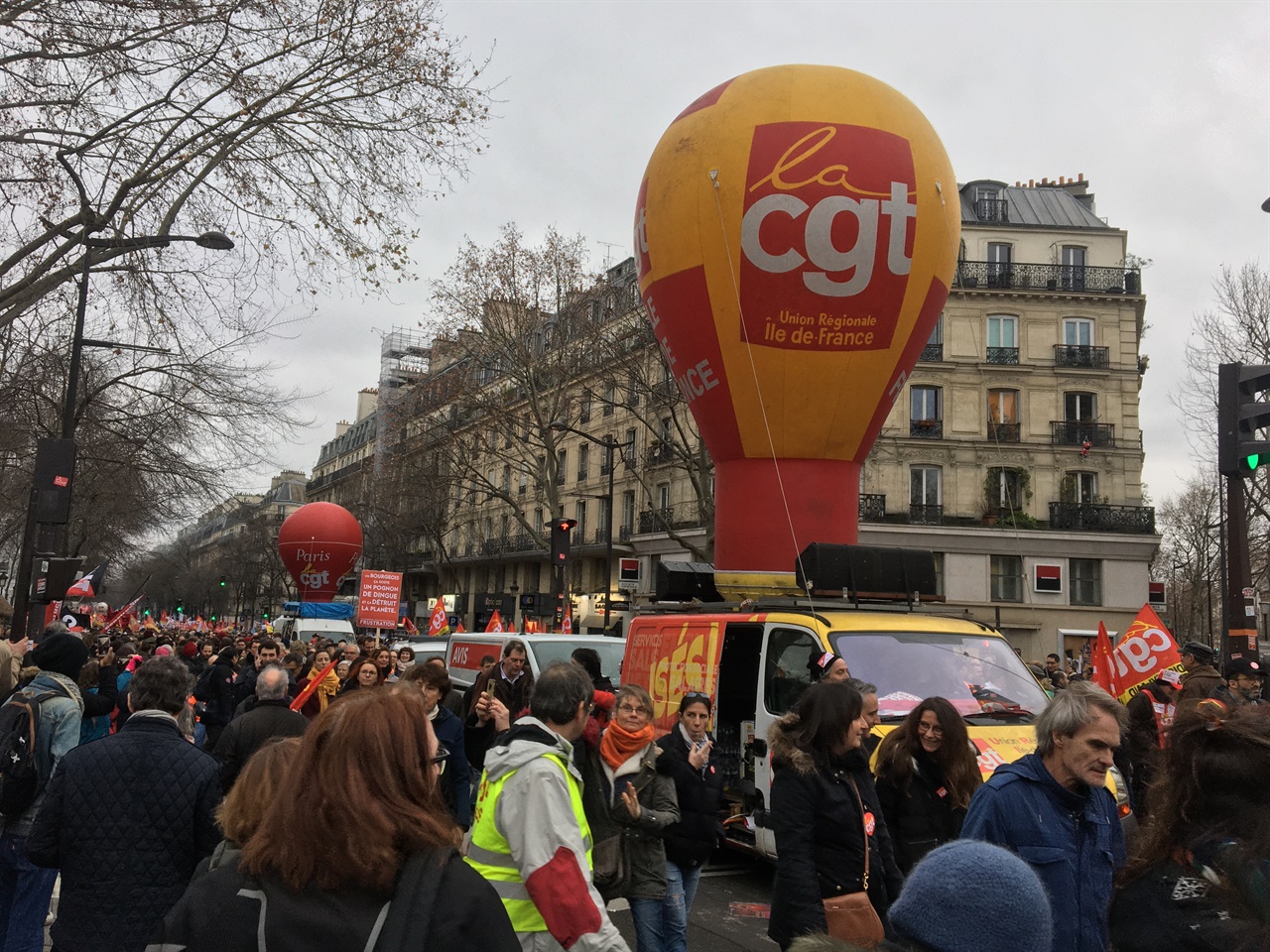 2020년 1월9일 오후 파리에서 시위에 참여중인 프랑스노동총동맹CGT