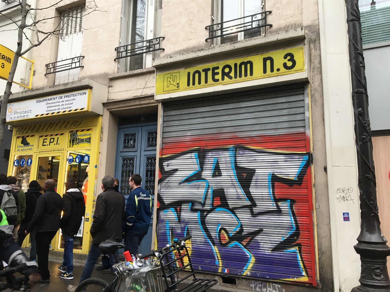 2020년 1월9일 파리에서 열린 연금개혁 반대 시위 현장. 안전을 염려해 문을 닫은 상점들이 많이 눈에 띄었다. 