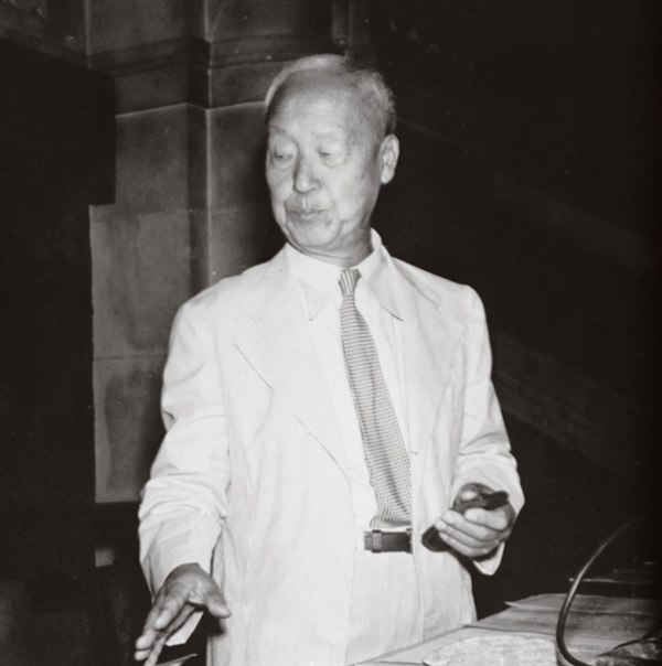 제헌국회에서 대통령으로 선출된 이승만(1948. 7. 20.)