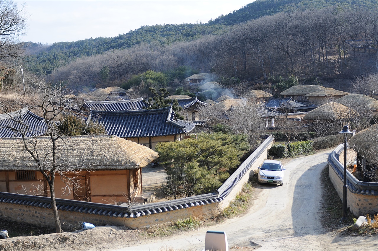 경주 양동마을 안골  양동마을은 마을 안쪽으로 들어갈수록 더 깊은 옛마을의 그윽한 모습을 보여준다. 