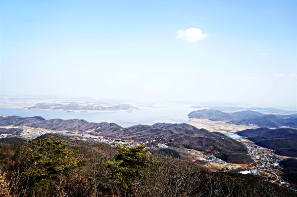  전망대에서 바라본 바다 건너 북한의 개성