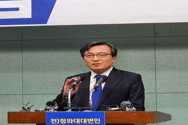 김의겸 전 청와대 대변인은 21일 민주당이 요구하는 자신의 부동산투기 논란과 관련하여 성실하게 조사에 임하겠다고 밝혔다.