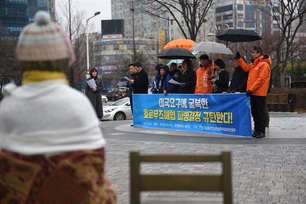  6.15대전본부는 “호르무즈해협 파병 결정은 미국요구에 굴복한 것”이라며, 파병 결정을 규탄하는 기자회견을 22일 오전에 대전평화의소녀상 앞에서 진행했다.