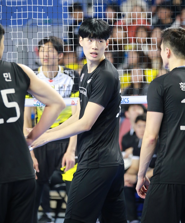  '떠오르는 장신 센터' 박준혁(205cm)... 여자농구 대표팀 박지수 선수의 오빠로도 유명하다.