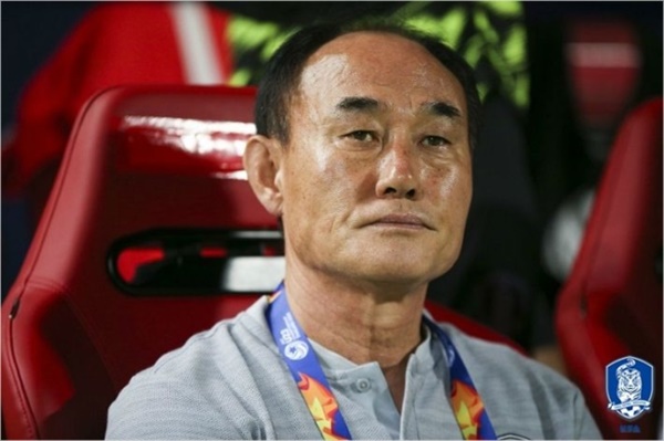  2020 AFC U-23 챔피언스에서 대회 첫 우승을 이끈 김학범 감독
