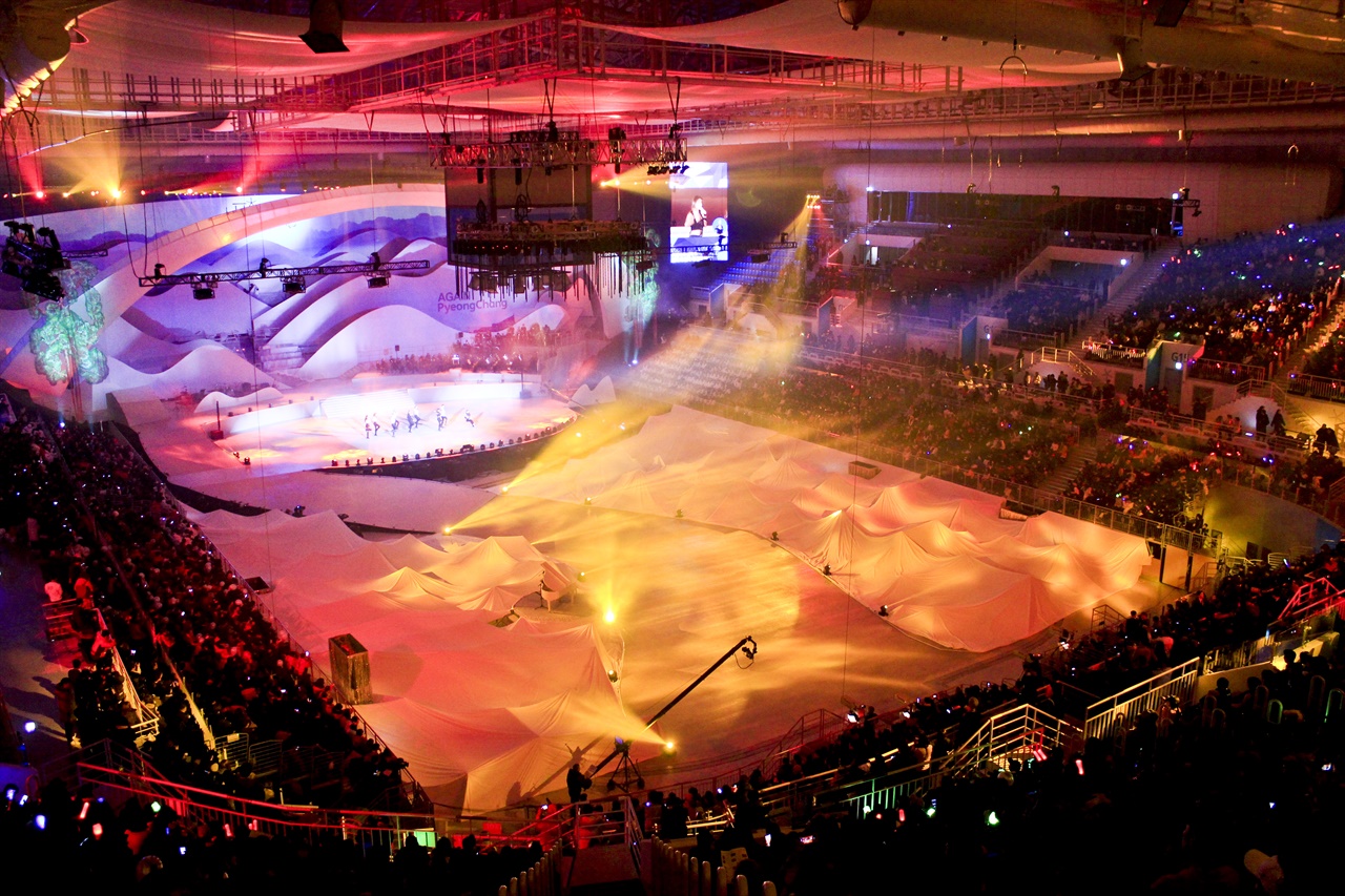  평창 동계올림픽 1주년을 기념해 강릉 아이스아레나에서 열린 1주년 대축제. 올해에는 이러한 대규모 기념식은 따로 벌이지 않을 전망이다.
