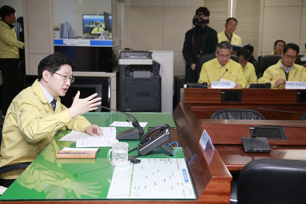 김경수 경남지사는 28일 오전 ‘신종 코로나 바이러스 감염증’ 대책회의를 주재했다.