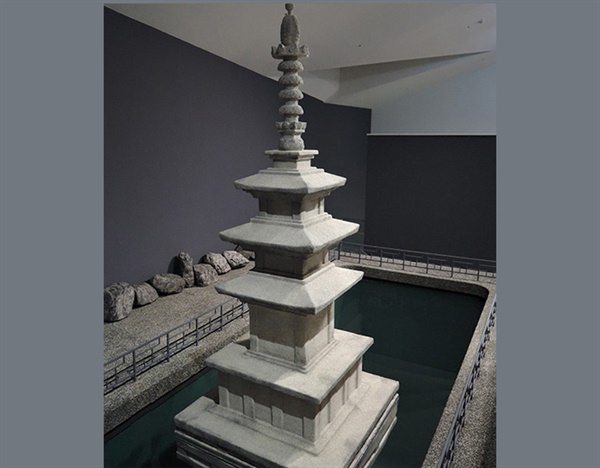 레안드로 에를리치 I '탑의 그림자(In the Shadow of the Pagoda)' 920cm×560cm×900cm 2019