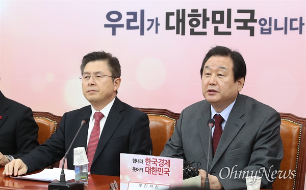 황교안 대표와 김무성 의원 (자료사진)  