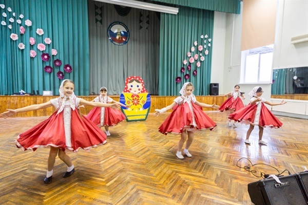 러시아 민속춤을 선보인 1086 한민족학교 학생들
