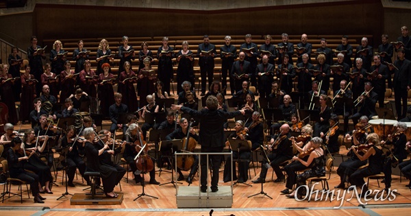  아트센터 인천은 2020년 3월 14~15일 열리는 '프라이부르크 바로크 오케스트라' 내한 공연으로 문을 연다. 피아니스트 크리스티안 베주이덴호우트, 소프라노 로빈 요한센이 참여한다. 