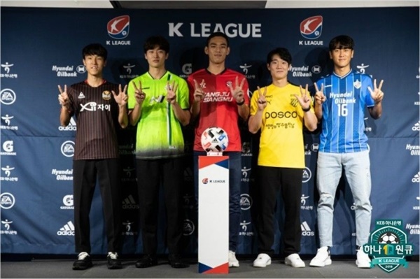 한국 U-23 대표팀의 김진야, 조규성, 오세훈, 이유현, 원두재 지난 30일 축구회관에서 2020년 아시아축구연맹(AFC) U-23 챔피언십 우승에 기여한 K리거 5명이 미디어데이에 참석했다. 