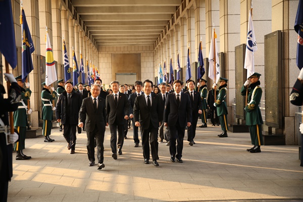 정세균 국무총리가 31일 서울 용산구 전쟁기념관에서 열린 6.25전쟁 70주년 사업추진위원회 개최에 참석했다.
