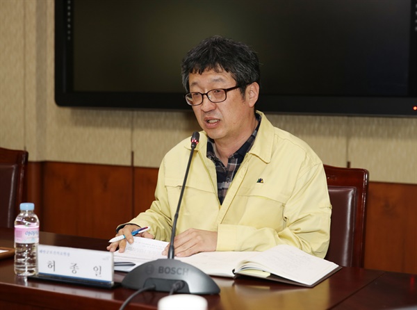 허종일 원장이 31일 기관 대책회의에서 신종 코로나 바이러스감염증 대응상황을 보고 하고 있다.