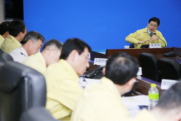 김경수 경남지사는 3일 오전 재난안전대책본부 영상회의실에서 대응상황 점검회의를 주재했다.