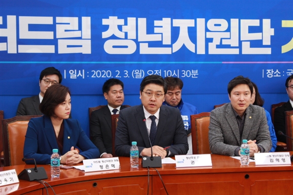 더불어민주당 권오철 대전 중구 예비후보 (가운데, 자료사진)