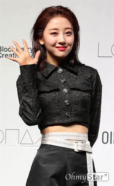 '이달의 소녀' 이브 이달의 소녀의 이브가 5일 오후 서울 광진구 구천면로의 한 공연장에서 열린 미니앨범 <해시(#)> 쇼케이스에서 포토타임을 갖고 있다.
