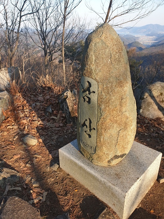 필자가 자주 오르는 연화산의 남산. 