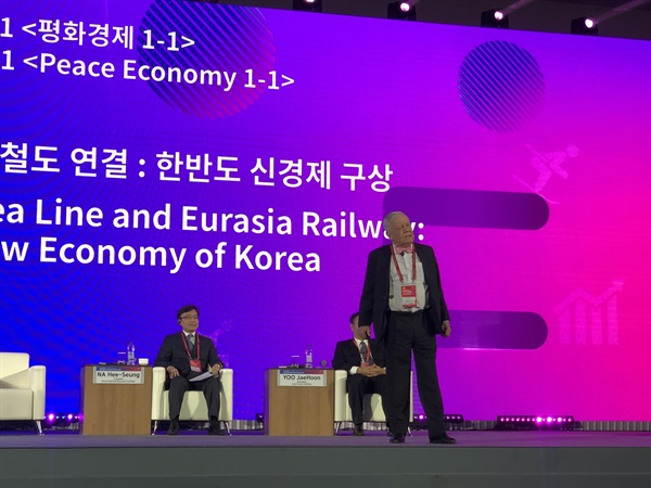 국제적인 투자전문가 짐 로저스는 10일 강원 평창 알펜시아 컨벤션 센터에서 열린 '2020 평창평화포럼'에서 '동해선 철도와 유라시아 철도 연결'에 대한 구상을 밝혔다. 