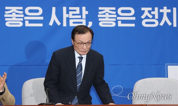 더불어민주당 이해찬 대표가 11일 오전 서울 여의도 국회에서 열린 인재영입 발표 행사에 참석하고 있다. 