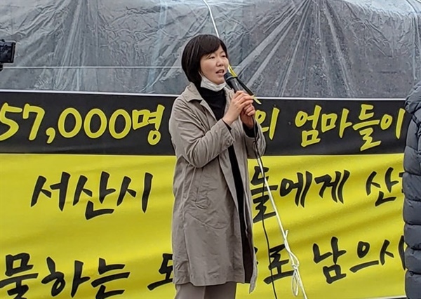 충남도의회 정의당 이선영 의원은 "최근 수도권에서 독극물과 화학물질 등이 도내로 밀려 들어오고 있다”면서 "충남도는 산폐물로부터 도민의 건강과 생명권을 지켜야 한다“라고 주장했다.