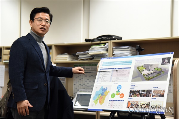 허태정 대전시장이 14일 오전 대전시청 기자실에서 제2시립도서관 건립 계획을 발표하고 있다.