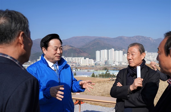 양산 덕계 월라산업단지 찾은 김두관 의원.