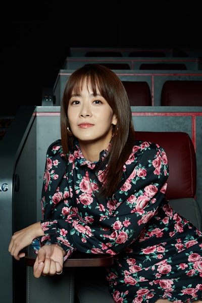  영화 <기도하는 남자>의 정인 역을 맡은 배우 류현경의 모습.