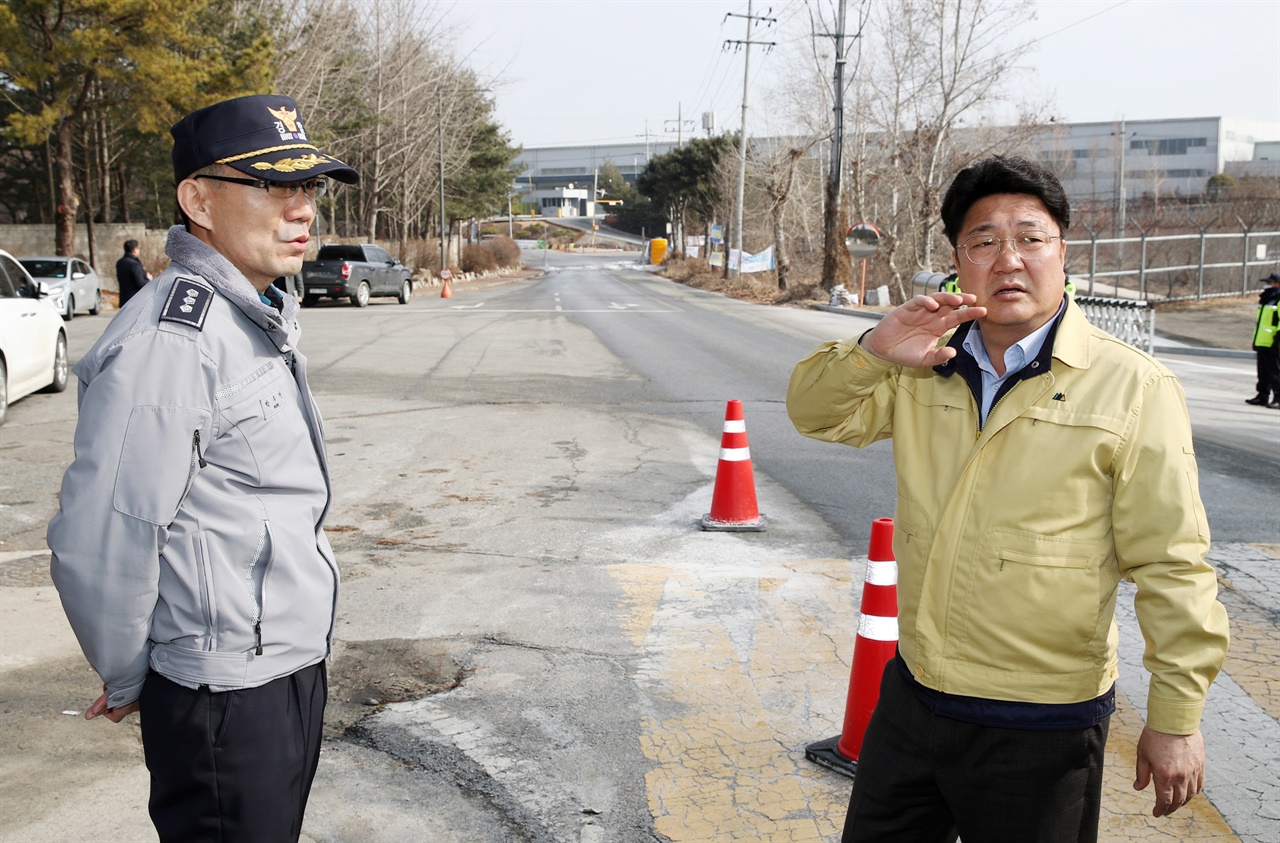 엄태준 이천시장은 코로나19관련 신천지 관련 전수조사 실시 및 강제폐쇄명령 을 내리고 전수조사에 들어갔다. 