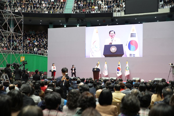  2019년 3월 14일 열린 DPCW3주년 기념식에서 신천지예수교회 이만희 총회장이 연설하고 있다. 