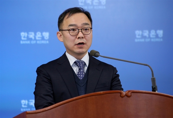 25일 송재창 한국은행 금융통계팀장이 '2019년 4/4분기 중 가계신용(잠정)'을 발표하고 있다.