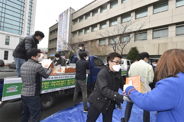 경남 창녕군, 대구 남구청에 양파즙 전달.