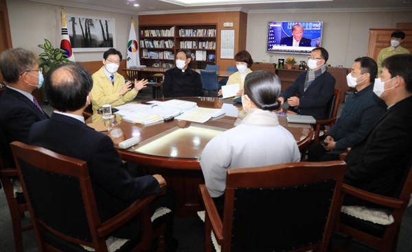 김경수 경남지사는 27일 오후 집무실에서 종교지도자 간담회를 가졌다.