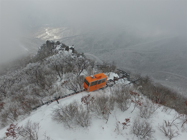함양대봉산휴양밸리(사진은 대봉산의 겨울 전경).