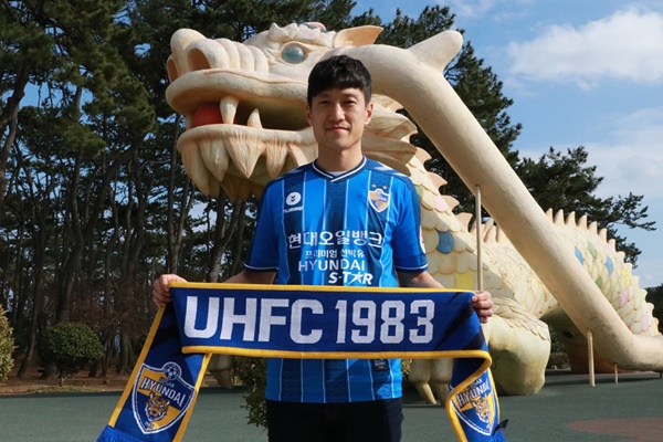  10년 넘게 유럽에서 활약했던 '블루 드래곤' 이청용은 K리그에 복귀하면서 '친정' 서울 대신 우승에 더 가까운 울산을 선택했다.