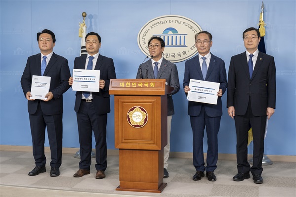 2019년 9월, 더불어민주당 국회의원선거 박남현, 하귀남, 김기운 예비후보와 민홍철 국회의원, 권민호 창원성산지역위원장이 국회 정론관에서 기자회견을 열어 '재료연구소 승격'을 요구했다.