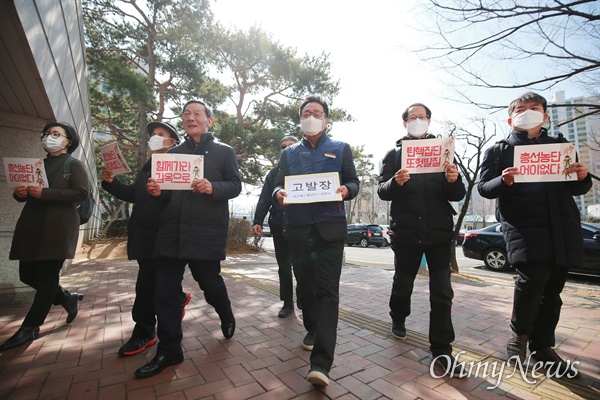  적폐청산·사회대개혁 부산운동본부가 6일 부산지검에 박 전 대통령과 황교안 미래통합당 대표, 김형오 공천관리위원장을 공직선거법 위반 혐의로 고발장을 제출했다.