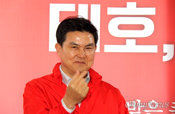 김태호 전 경남지사가 3월 8일 오후 거창 선거사무소에서 미래통합당 탈당과 무소속 출마를 선언하는 기자회견을 열었다.