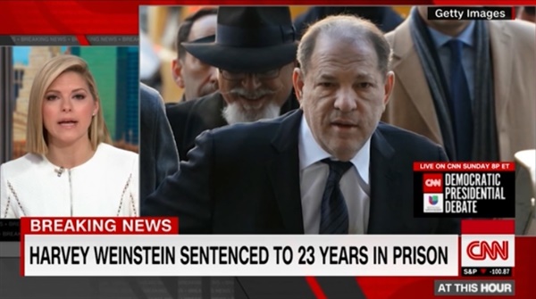  미국 법원의 하비 와인스탄인에 대한 징역 23년형 선고를 보도하는 CNN 뉴스 갈무리.