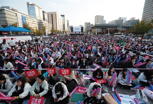  지난 2019년 10월 30일 열린 간호정책 선포식 행사 당시, 간호사와 간호학과 학생들의 개인 의사를 묻지 않은 채 참석자 명단에 포함시켰다는 의혹이 제기됐다.